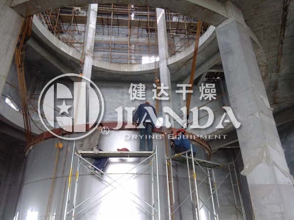 大型噴霧（wù）幹燥機製作現場2