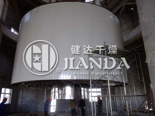 大型噴霧（wù）幹（gàn）燥機製作（zuò）現場1